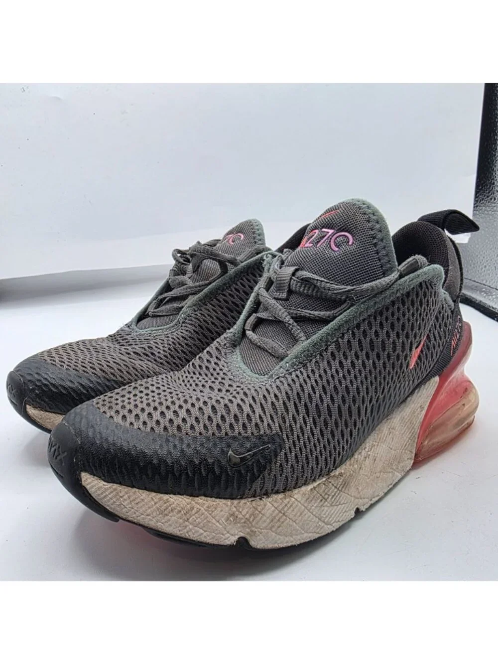 Nike Air Max 270 Girls Size 1 Smoke Gray Hyper Pink Sneakers Athletic AO2372-031